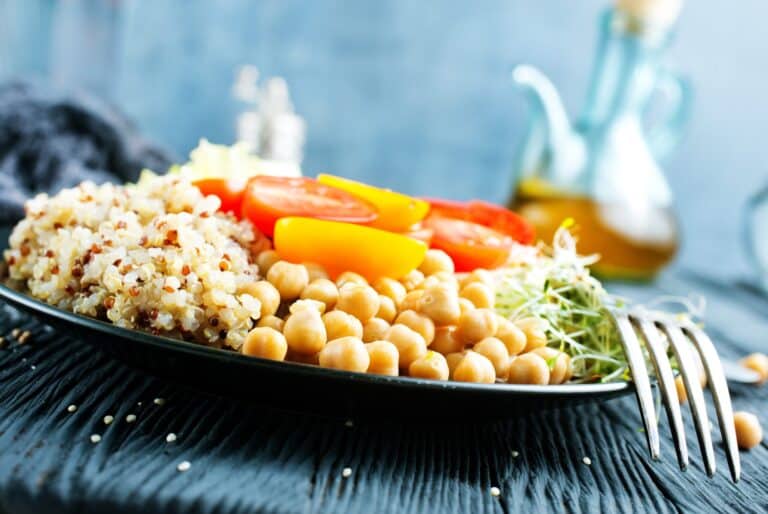 A plate of chickpeas, grains and vegetables.