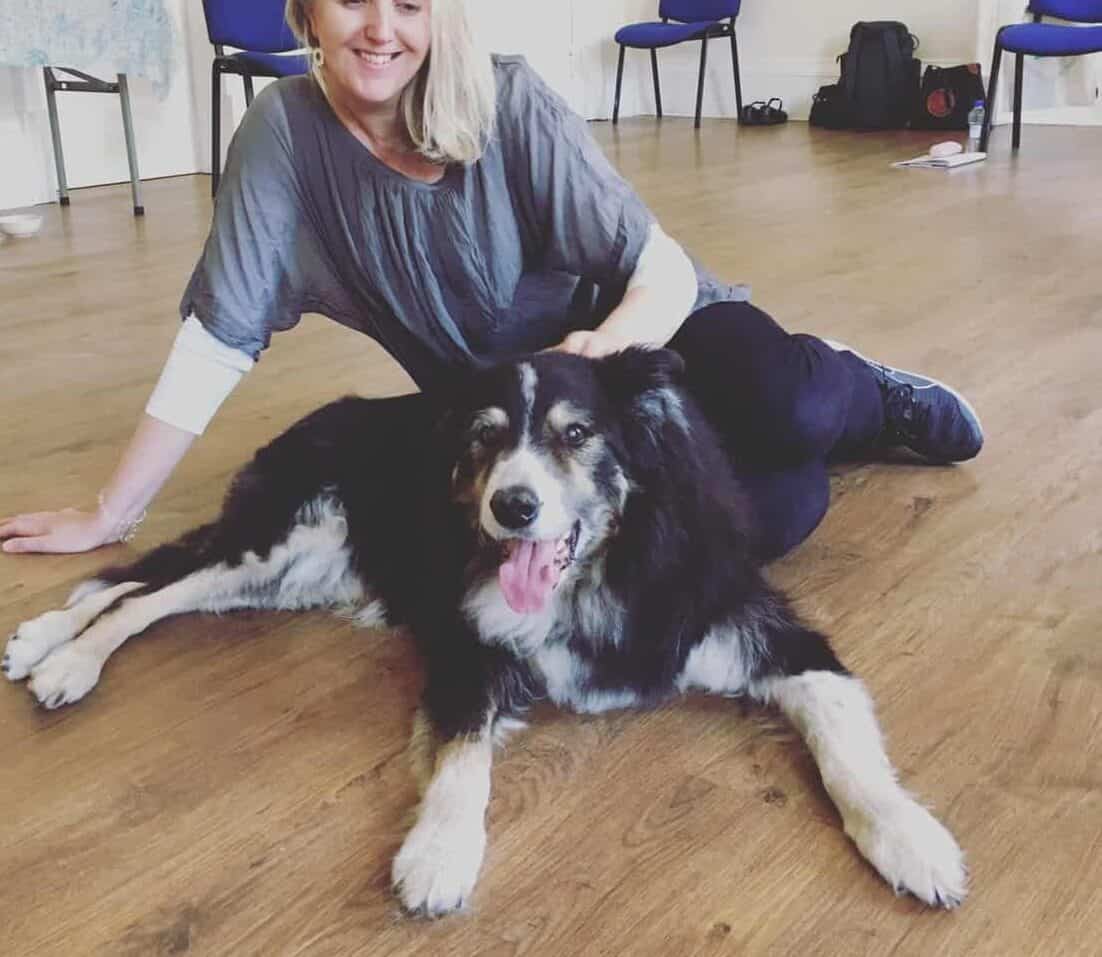 Animal communicator Pea Horsley sits with dog during animal telepathy