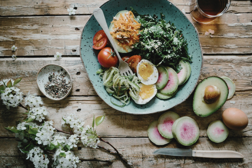 Vegetarian meal with eggs and vegetables