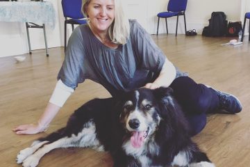 Animal communicator Pea Horsley sits with dog during animal telepathy